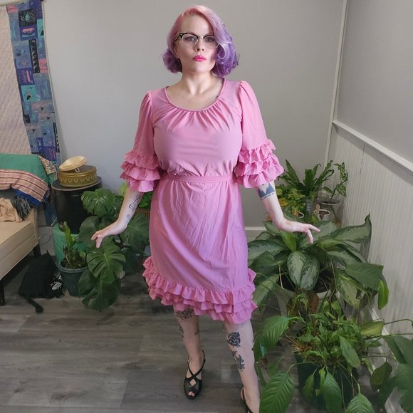 Vintage 1970's Rose Pink Shift Dress with Ruffle Cuffs & Hem - Picture 13 of 13